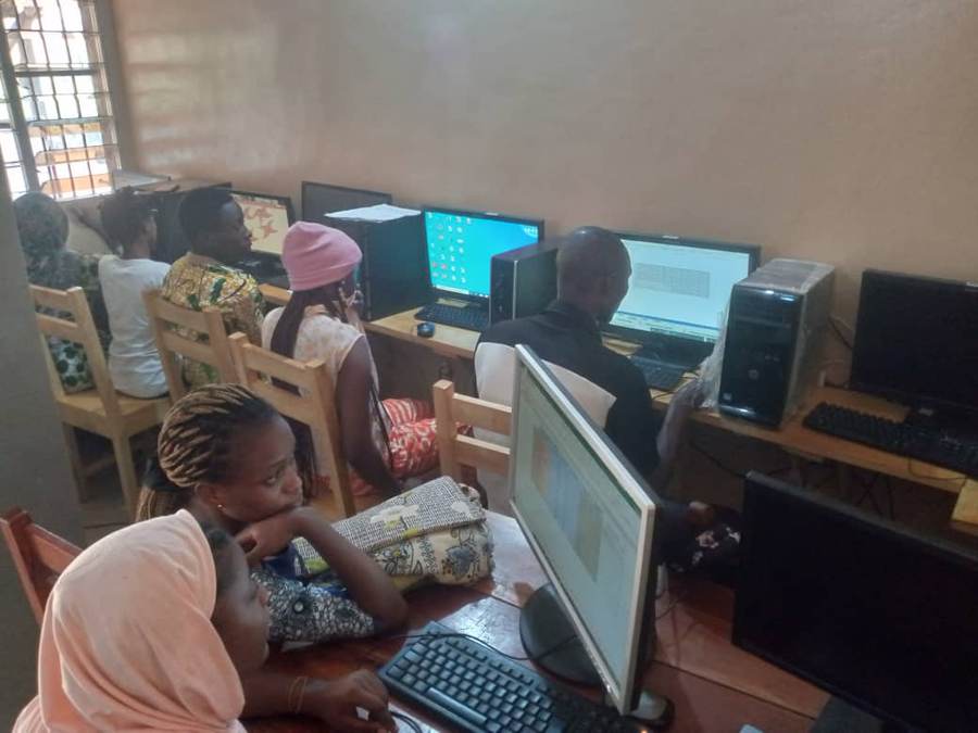 Apprenants en pleine formation dans le centre ignacell@