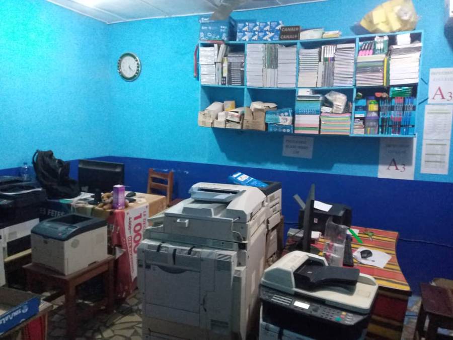 Machines de photocopie et d'impression dans une boutique ignacell@